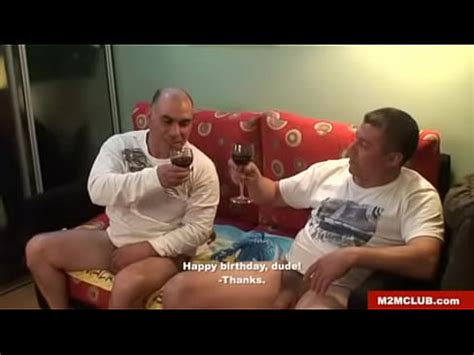 Osos cachondos follando con un maricón XVIDEOS