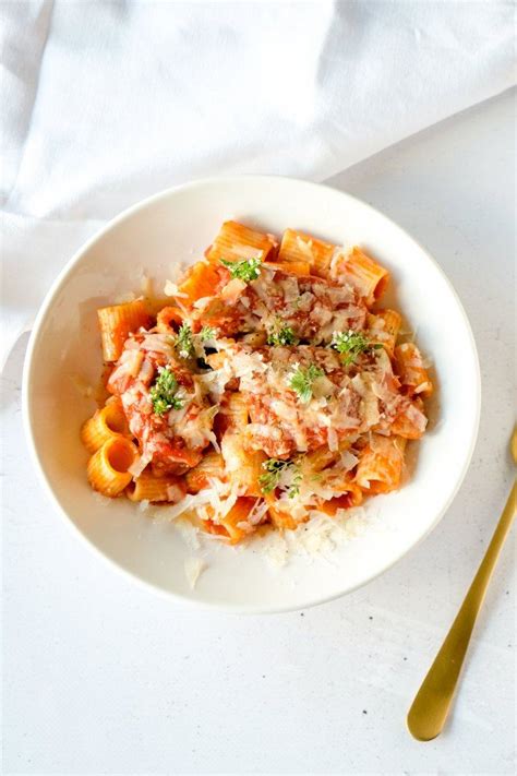 Recept Pasta Met Tomatensaus En Ribbetjesvlees Njam