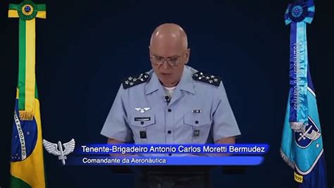 Ex comandante da FAB Antonio Carlos Moretti Bermudez comenta exoneração