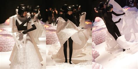 Coleção de papel Jun Nakao Moda de vanguarda Vestidos de papel