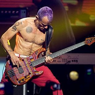 Red Hot Chili Peppers Brasil Parabéns Flea