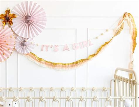 Pink Cream And Gold Streamers Enfete