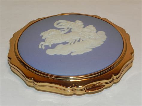 Antiques Atlas Vintage Stratton Wedgwood Powder Compact