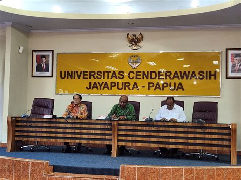 Rektor Unhas Bersama Sivitas Akademika Uncen Dialog Tentang Pengelolaan