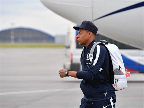 GALERIE FOTO Kylian Mbappe își ia bagajele și se mută Au apărut