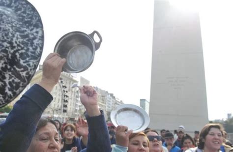 Manifestantes Del Polo Obrero Y Barrios De Pie Marcharon Por El Centro