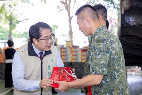 贈慰勞金感謝國軍辛勞 黃偉哲：讓人能安心討論「這件事」 政治 中時新聞網