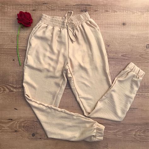 CALÇA JOGGER TECIDO GLOSS NUDE Dondoca Moda Feminina Dondoca Moda Feminina