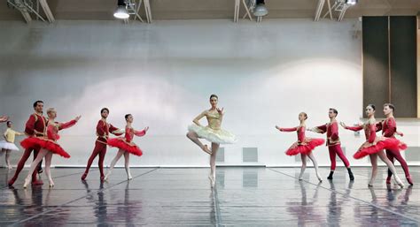 Al Politeama Classico E Contemporaneo Raccontano La Danza Oltrecultura