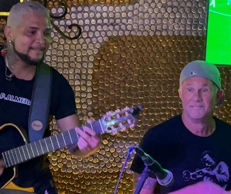 Vídeo baterista do Red Hot toca Legião Urbana banda cover no RJ Portal Barelândia