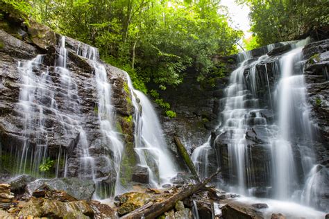 22 Best Waterfalls In North Carolina You Must Visit - Southern Trippers