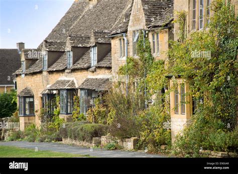 Cotswold Market Village Hi Res Stock Photography And Images Alamy