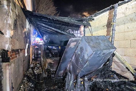 Carport Hausdach Und Garage Des Nachbarn In Flammen Fotos