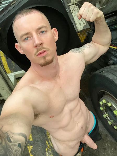 Hot Workers Photo 13 BoyFriendTV