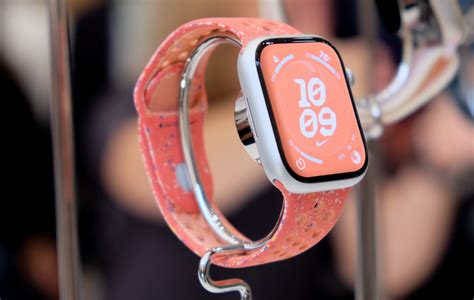 This Year S Apple Watch Rumoured To Have Larger Display And Thinner