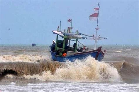 BMKG Deteksi Bibit Siklon Tropis 93W Hujan Dan Gelombang Tinggi