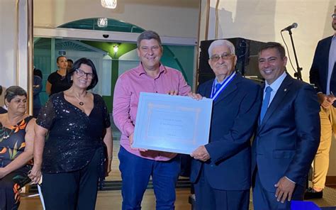 Dr Serginho Homenageia Sete Personalidades De Cabo Frio Medalha