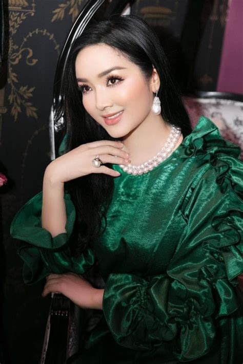 Hoa hậu Giáng My khoe nhan sắc yêu kiều cùng vóc dáng chuẩn chỉnh khi diện bikini 2 mảnh