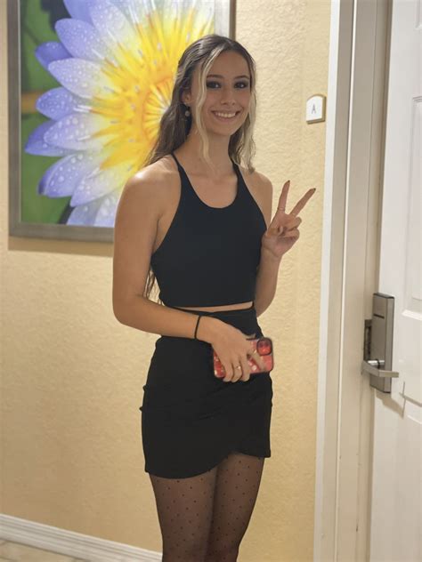 Avaryana Rose Bikini és más rucik