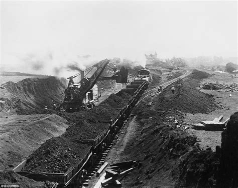 20 Photos of the Construction of the Panama Canal