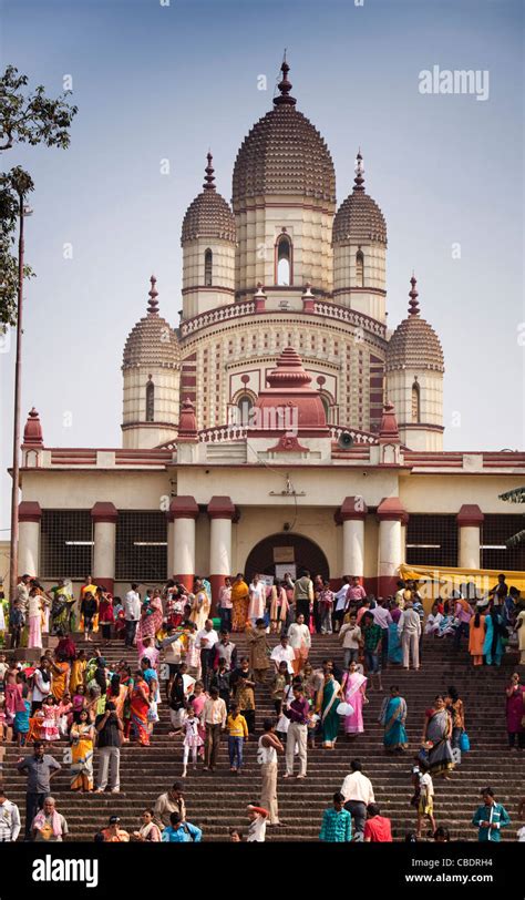 India West Bengal Kolkata Dakshineswar Kali Temple Devotees On River