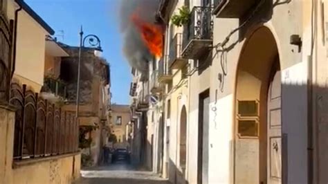 Strada Riapre Sei Mesi Dopo L Incendio In Un Appartamento