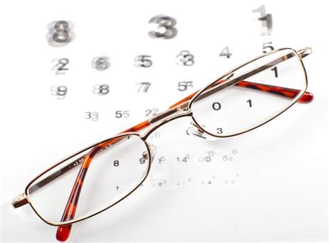 Macular degeneration glasses - chances and risks