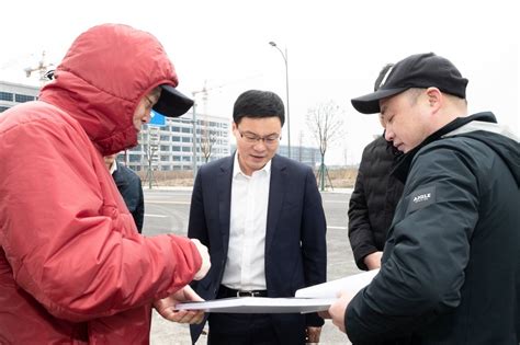 潘银浩在调研大碶街道时强调 常态化精准化系统化为企业解难题办实事