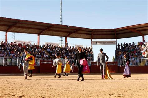 Multitudinario Regreso De La Escuela De Tauromaquia Al Recinto Ferial