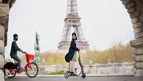 Paris Uber lance JUMP des vélos et des trottinettes électriques en