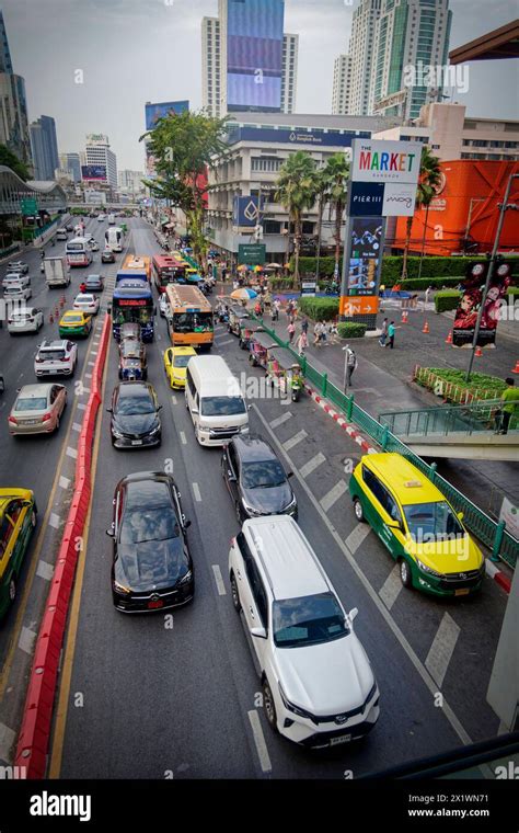 Traffic Jam Siam Square Ratchadamri Avenue Bangkok Thailand Rush