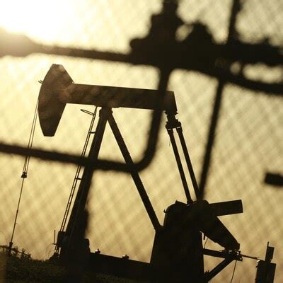 Crude Oil Outlook Global Conflicts Rate Cut Optimism Up Bullish Bets