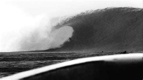 Makua Rothman Survives Horrific Wipeout In XXL Cloudbreak Surfer