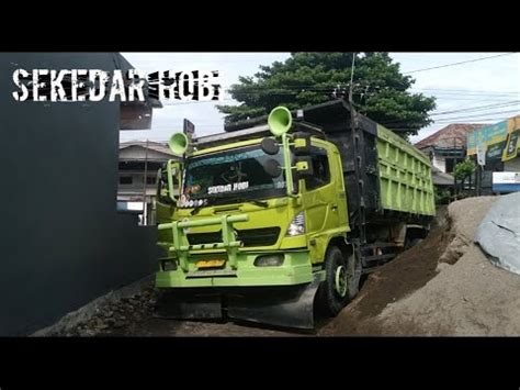 Dump Longsasis Truk Tronton Proses Pembongkaran Youtube