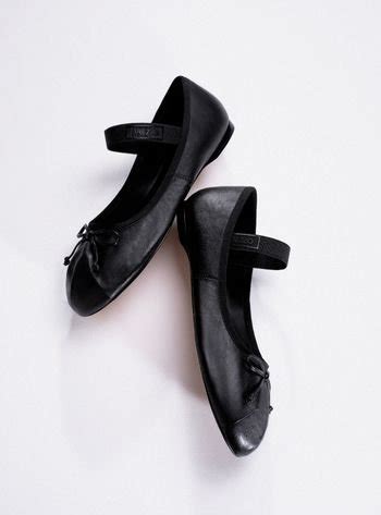 Sapatilha Nude Couro Bico Redondo Charlotte Arezzo