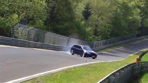 Vidéo Impressionnant Crash Dune Volkswagen Golf Gti Sur Le Nürburgring