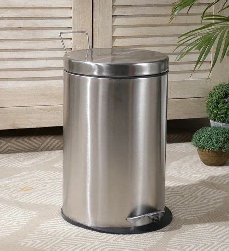 Silver Stainless Steel Pedal Dustbin 5LTR Size 7X10 At Rs 415 Piece