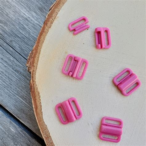 Attache Bikini Plastique 10mm Fuchsia X1 Fairyfactory Fr Mercerie Broderie