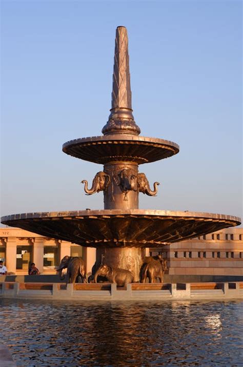 Fountain with Sculptures · Free Stock Photo