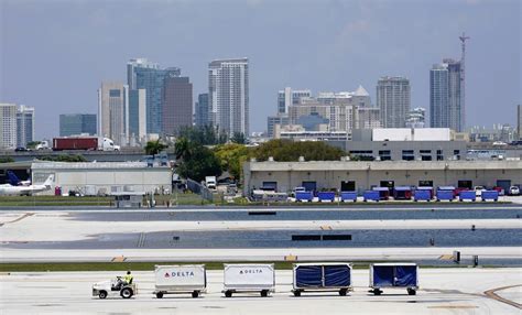 Florida Aeropuerto Internacional De Fort Lauderdale Hollywood Reanuda