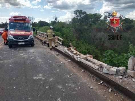 Carro Cai De Viaduto A Metros De Altura Na Br Jornal De Bras Lia