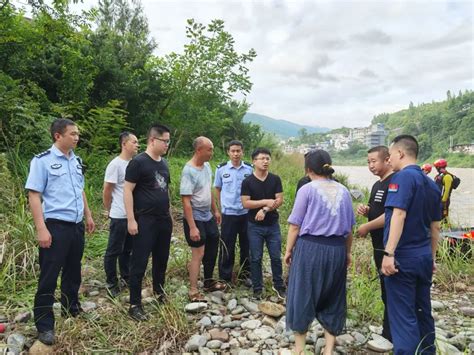 洪水无情 民警有爱——印江公安联合多部门救助4名被洪水围困群众澎湃号·政务澎湃新闻 The Paper