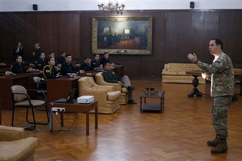 Visita de cadetes del Liceo Militar Colegio Militar de la Nación