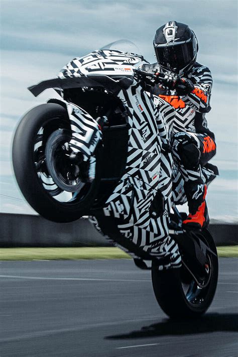 KTM RC R 990 2025 Fiche Moto