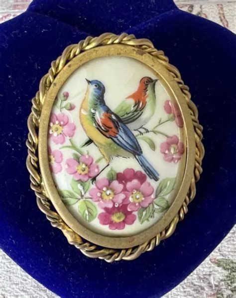 BROCHE ANCIENNE PORCELAINE Limoges décor d oiseaux et fleurs 6x 4 5 cm