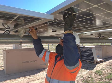 Medidas De Seguridad En El Montaje De Seguidores Solares En Parques