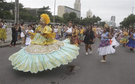 Cortejo Da Tia Ciata Movimenta Ruas Do Centro No Dia Da Consciência