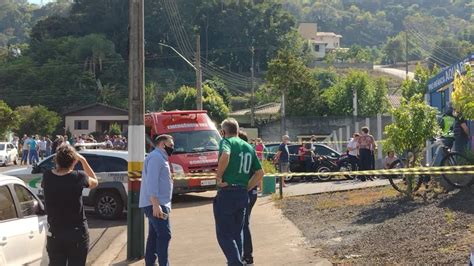 Homem Invade Creche Fac O E Deixa Cinco Mortos Em Saudades Sc