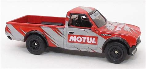 Embalagem Danificada Hot Wheels Pop Culture Datsun Vintage Oil Universo Hot Wheels