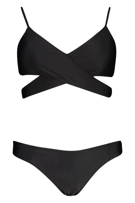 Plus Triangel Bikini Mit Berkreuzter Vorderseite Boohoo Triangel